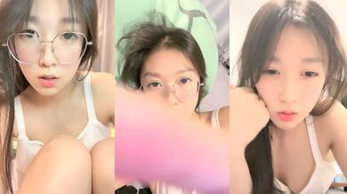 【小沫呀】九月新下海的美女，万众瞩目19岁邻家女孩，清纯甜美的标杆，搞怪表情全裸自慰，一众大哥的心头肉 (1)